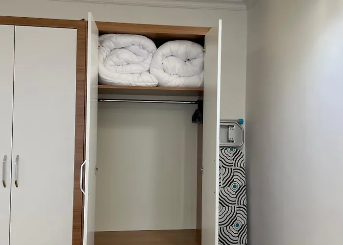 Апартаменти Sa Apartments! 2bd Flat 150m To The *