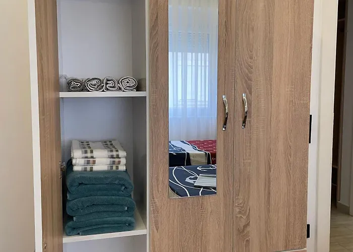 Sa Apartments! 2bd Flat 150m To The